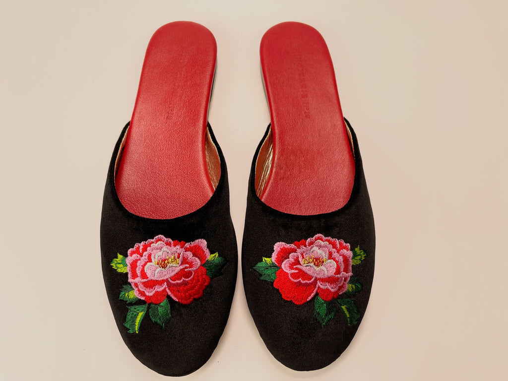 embroidered peony flower velvet mules in black color